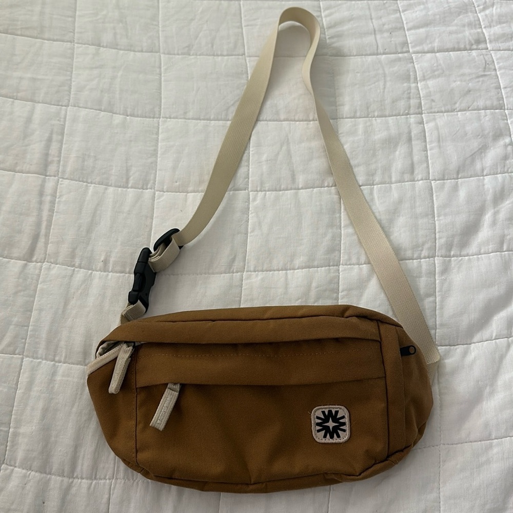 Walker Family Goods Louie Bag in Honey